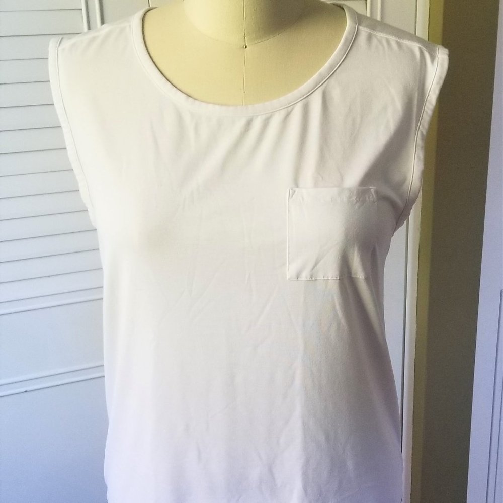 Gap Fit Breathe Pocket Tank